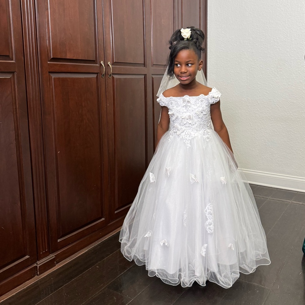 Elegant Flower Girl/First Communion  White Kids Dress